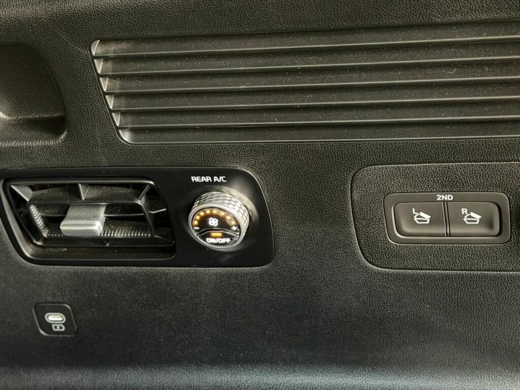 - Sorento 2024 -HYPRID - 6 seats- PANORAM