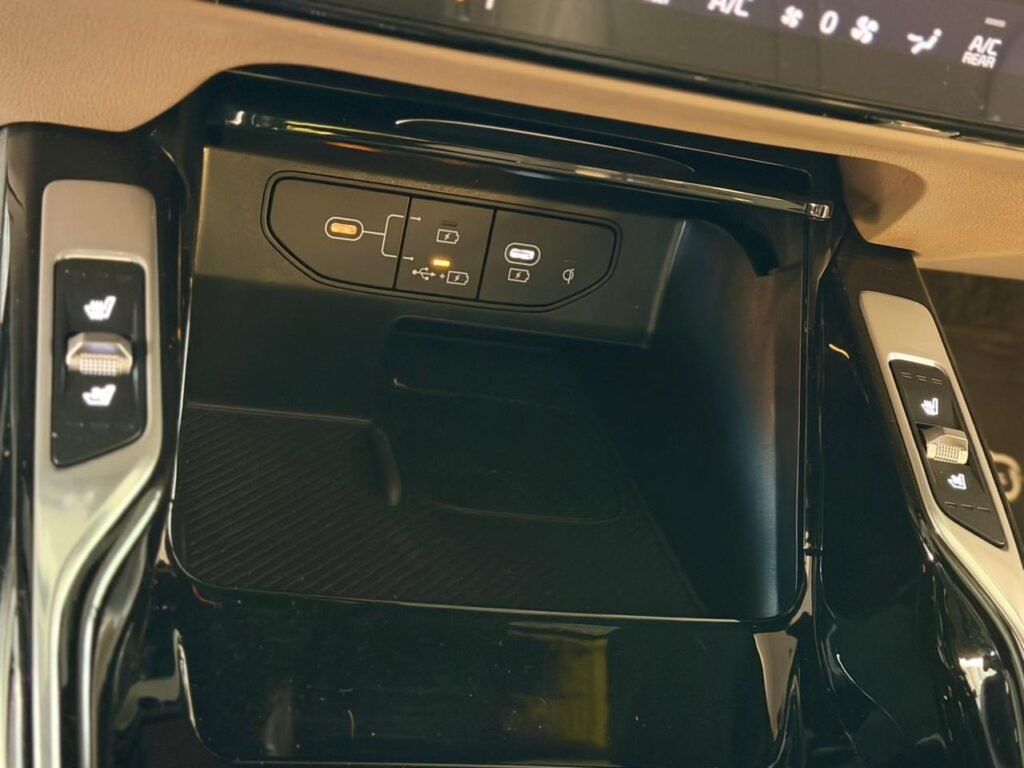 - Sorento 2024 -HYPRID - 6 seats- PANORAM