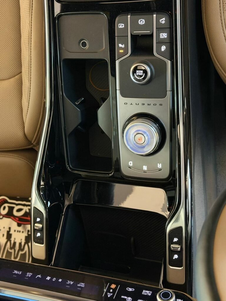 - Sorento 2024 -HYPRID - 6 seats- PANORAM